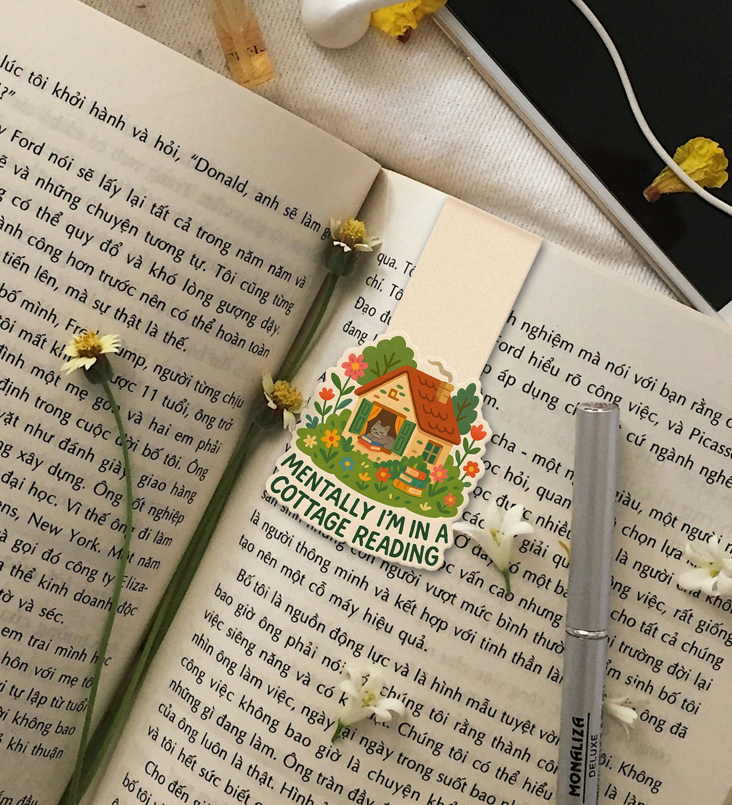 Magnetic Bookmark - Cottage Reading